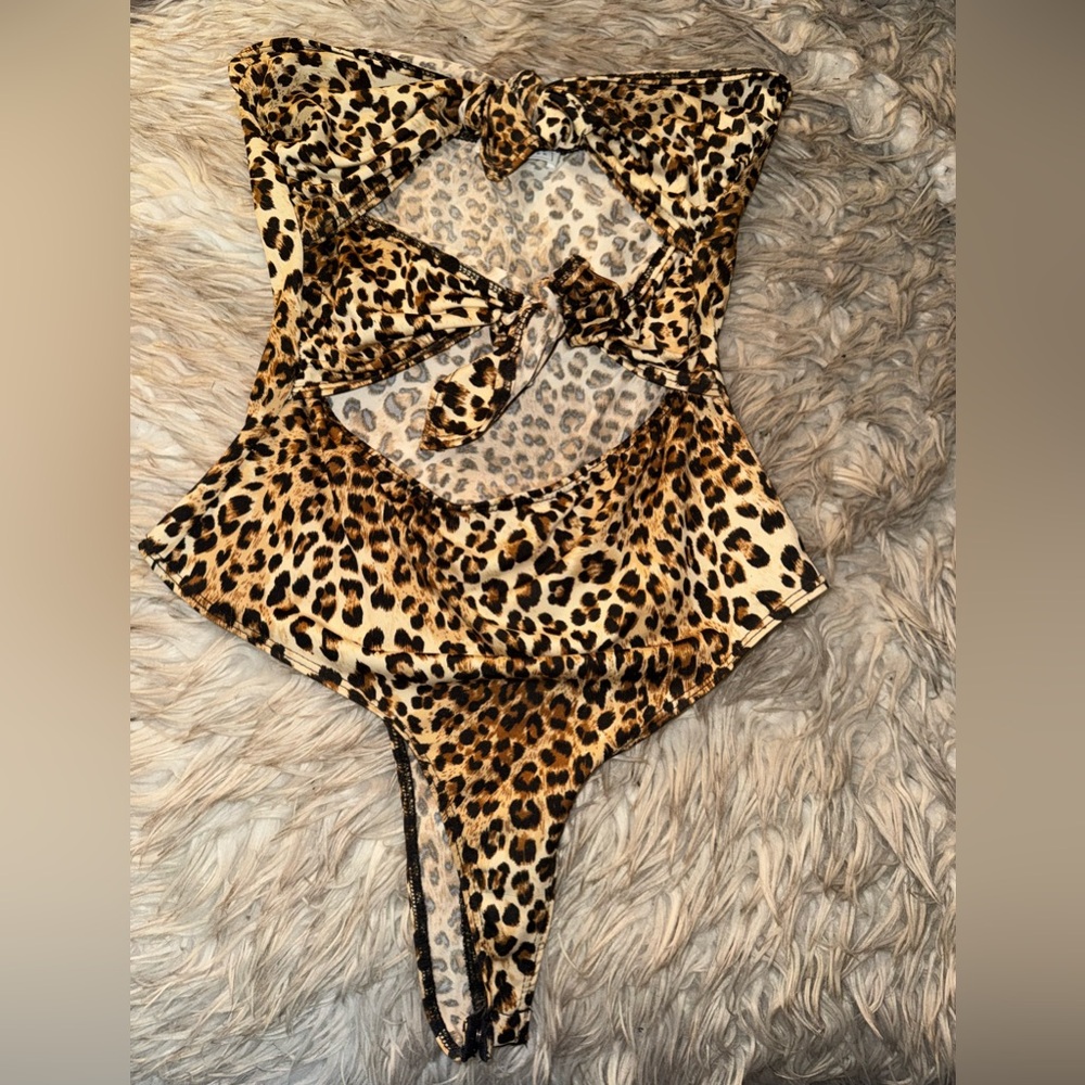 Animal print tube top bodysuit M